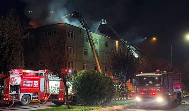 Tuzla'da ayakkabı fabrikasında yangın; ekipler alevlere müdahale ediyor