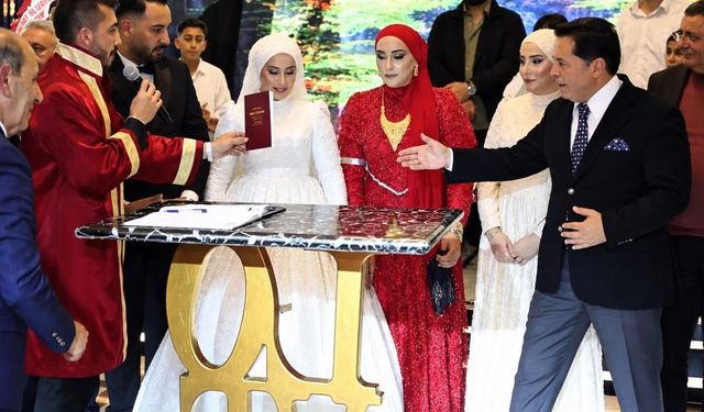 Ahmet Özer'in nikah şahitliği yaptığı törende cüzdan teslimi gerginliğe yol açtı