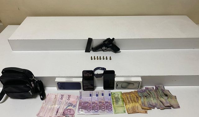 Camide döviz hırsızlığı yapan şüpheli kamera kayıtları incelenerek yakalandı