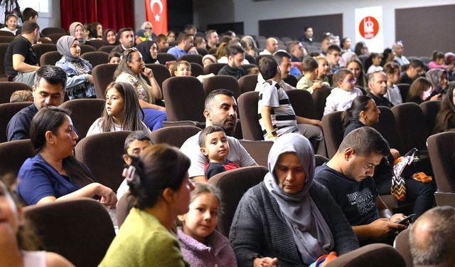 Keçiören’de çocuklar ‘Cesur Balık’ ile tiyatroya doydu