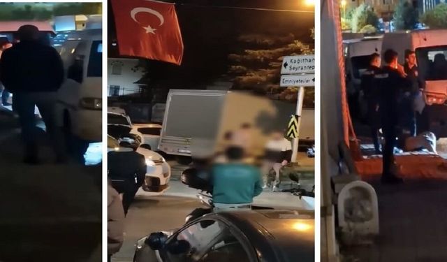 Çıplak halde markete girip müşterilere saldıran şahsı polis otomobilin altında yakaladı
