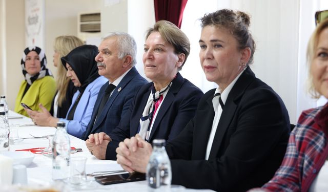 Keçiören'de 'değerlerimizin izinde kadın ve aile' söyleşisi düzenlendi
