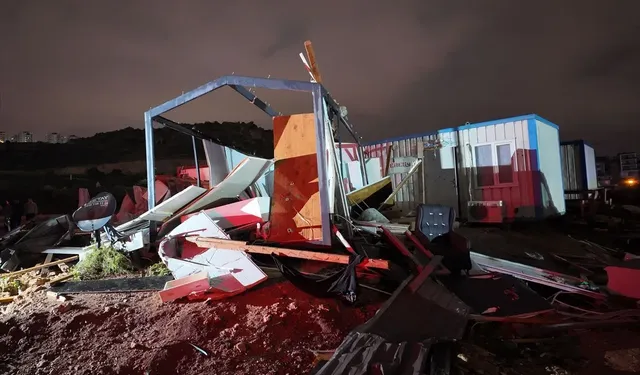 Antalya'da hortum konteynerleri parçaladı, kule vinci devirdi; 5 ölü!