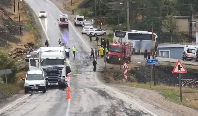Yolcu otobüsü ile TIR çarpıştı; 1 ölü, 14 yaralı