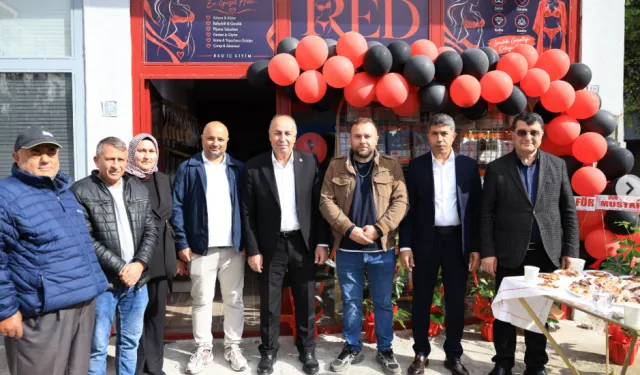 MHP’li başkan fantezi iç giyim mağazasını dualarla açtı