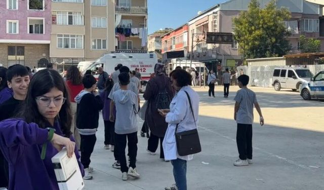 Ortaokulda peş peşe rahatsızlandılar: 12 öğrenci hastaneye kaldırıldı