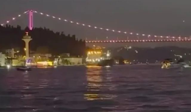 İstanbul Boğazı'nda gemi trafiği arızalanan tanker nedeniyle askıya alındı