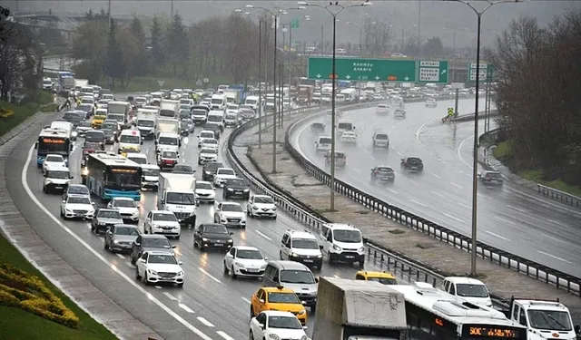 İstanbul’da yağış trafiği vurdu! Yoğunluk yüzde 80’e ulaştı