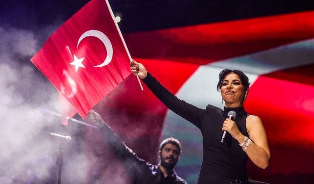 Yenimahalle'de Cumhuriyet Bayramı Coşkusu Zara konseri ile başladı