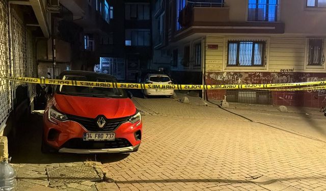 Zeytinburnu’nda silahlı kavga: Mermiler binalara ve iş yerine isabet etti