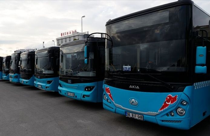 Akaryakıt zamlarını protesto eden özel halk otobüsleri kontak kapattı