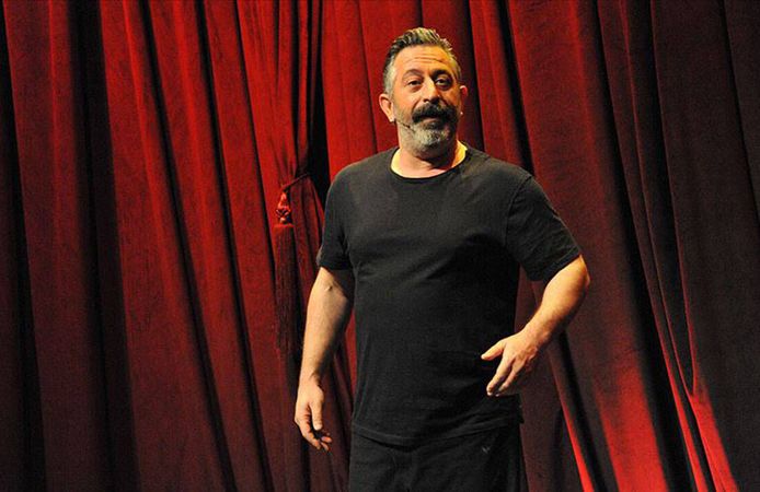 Komedyen Cem Yılmaz hastaneye kaldırıldı!