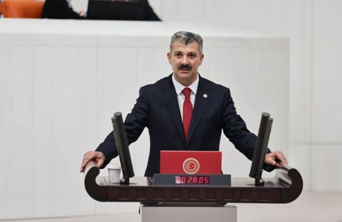 Eşi fakirlik belgesi alan AK Partili vekil, CHP’yi suçladı