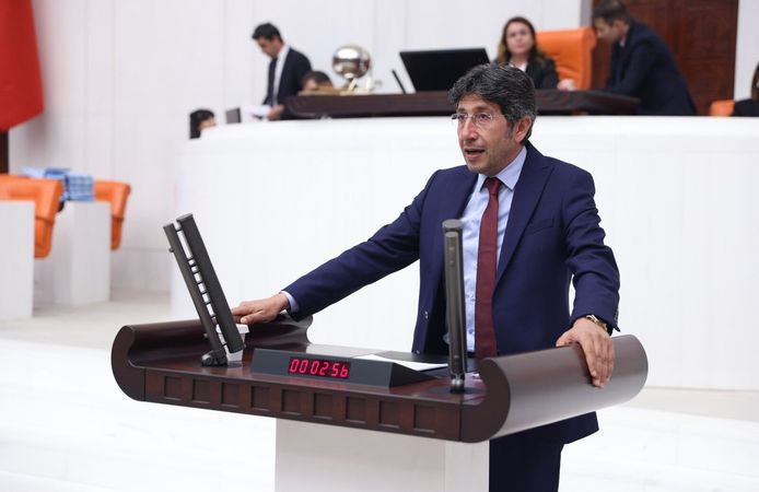 DEM Partili Ali Bozan: Aşure günü resmi tatil ilan edilsin