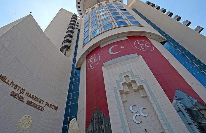 MHP'de bir istifa daha!