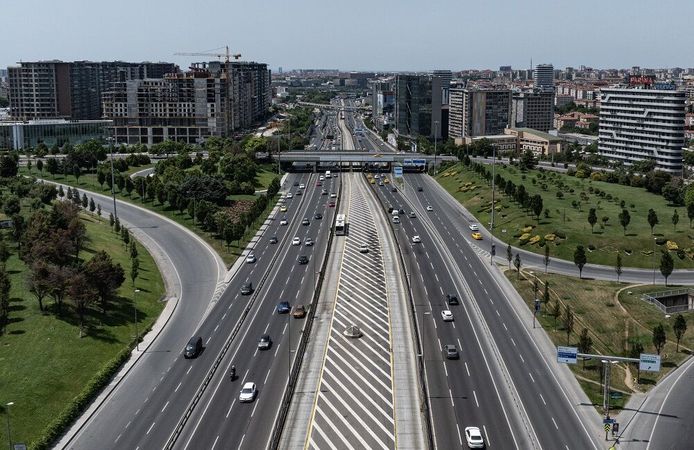 İstanbul'da bugün bazı yollar trafiğe kapatılacak: İşte alternatif güzergahlar