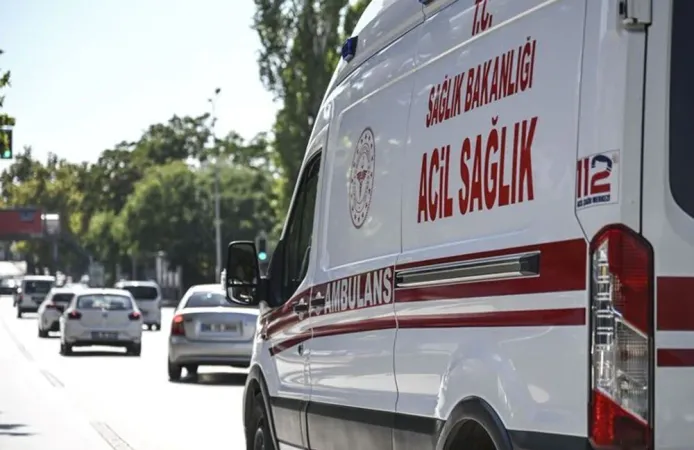 Düzce'de yolcu midibüsü ile otomobil çarpıştı: 5 yaralı