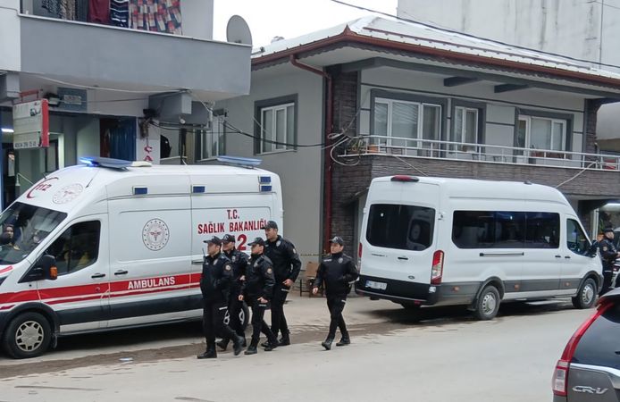 Emekli polis, evli olduğu kadını ve MHP ilçe başkanını öldürdü