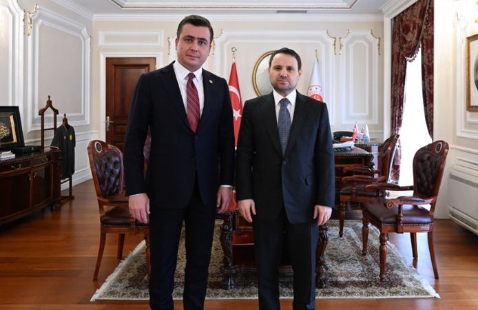 Meclis’te Mahmut Tanal’a saldıran Osman Gökçek’ten Akın Gürlek’e ziyaret