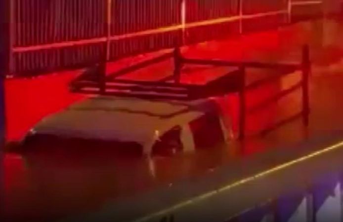 İzmir'de sağanak: Su dolu alt geçitte mahsur kalan sürücü hayatını kaybetti