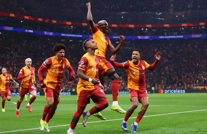 Derbide transfer zirvesi! 2 İngiliz kulübü Galatasaray'ın yıldızını izleyecek