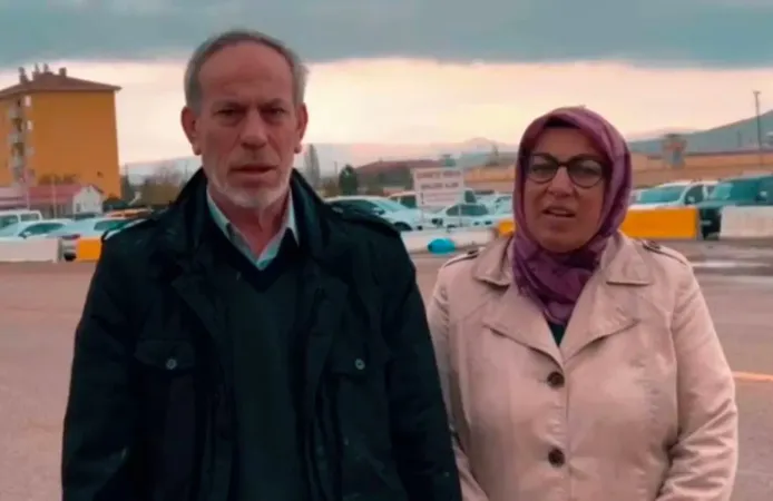 Gazeteci İsmail Arı'nın anne ve babası: Oğlumuzun suçu ne?