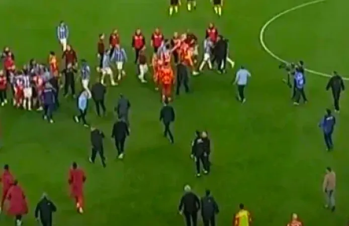 Trabzonspor – Galatasaray derbisinin ardından saha içi karıştı!