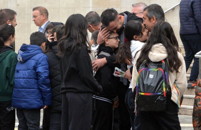 Saldırının yaşandığı okulun öğrencileri, başka bir okulda ders başı yaptı!