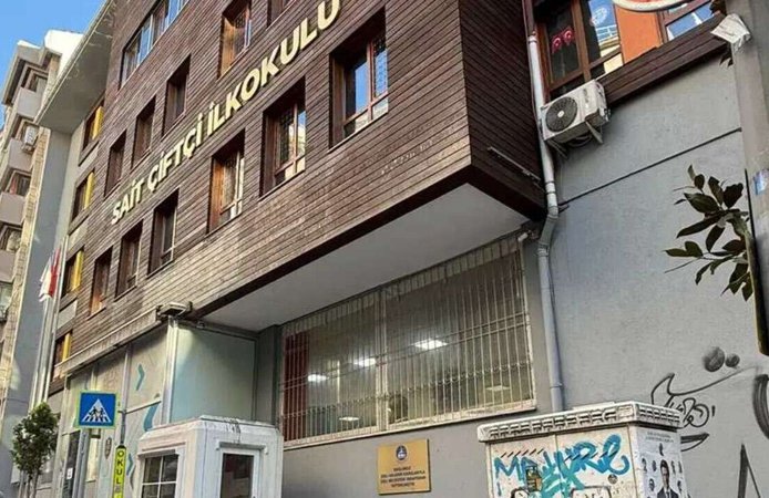 İlkokul önündeki 'Nasıl katil olunur?' afişi tepki çekti!