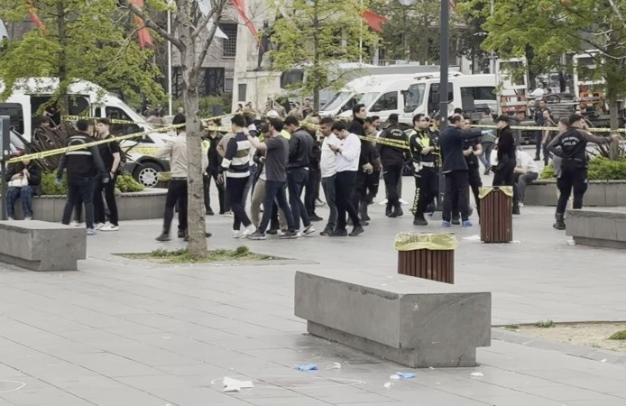 Palalı saldırgana polis ateşi: Zanlı ve çevredeki 3 kişi yaralandı