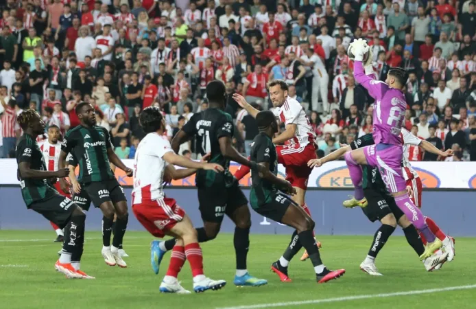 Süper Lig'de küme düşen son takım belli oldu