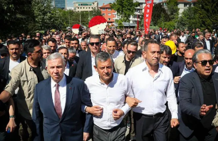Fuat Uğur, Özel'in buluşmasına katılan Yavaş'a: Ona geçmiş olsun