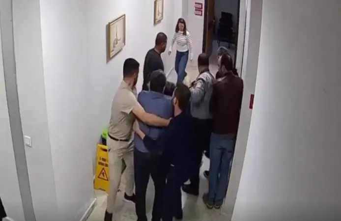 İşçiyi dövdüğü ortaya çıkan hastane müdürü açığa alındı!