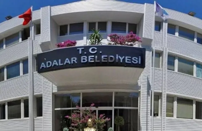 CHP'li Adalar Belediye Başkanvekili Akpolat, istifa etti