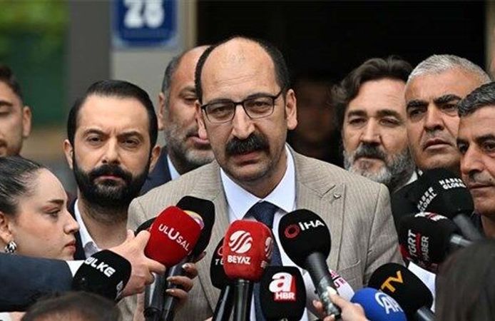 Özgür Özel Kılıçdaroğlu'nun danışmanına hakaret etti