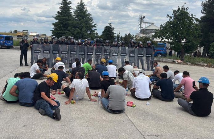 Grevdeki madencilerin üzerine ateş açıldı: 'İşverenin anlaştığı bir çete olduğu düşünülüyor'