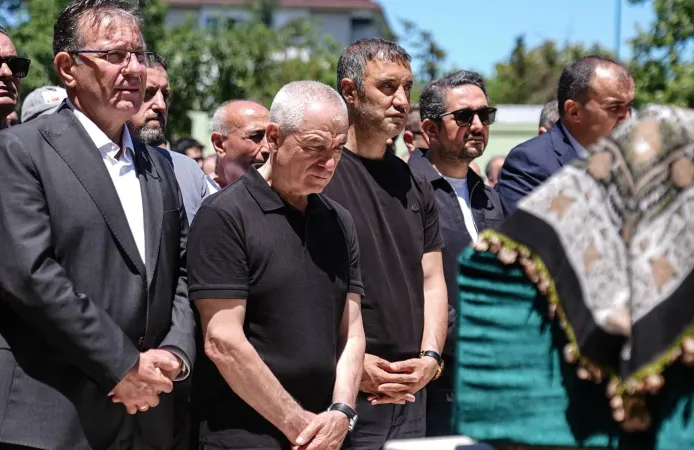 Rıza Çalımbay'ın annesi hayatını kaybetti