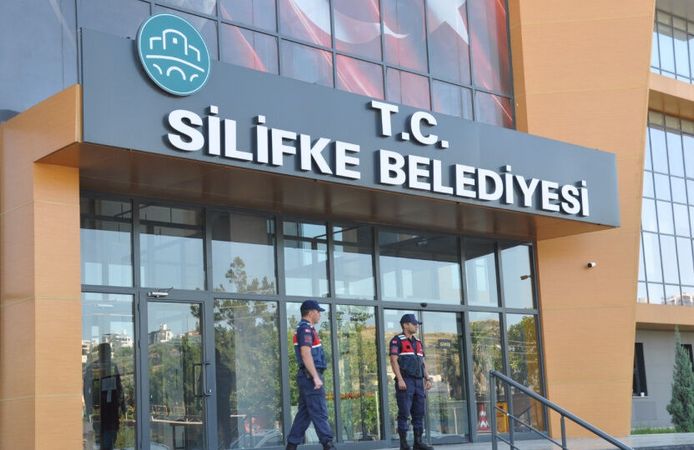 Silifke Belediyesine yönelik soruşturmada gözaltına alınan meclis üyesi tutuklandı