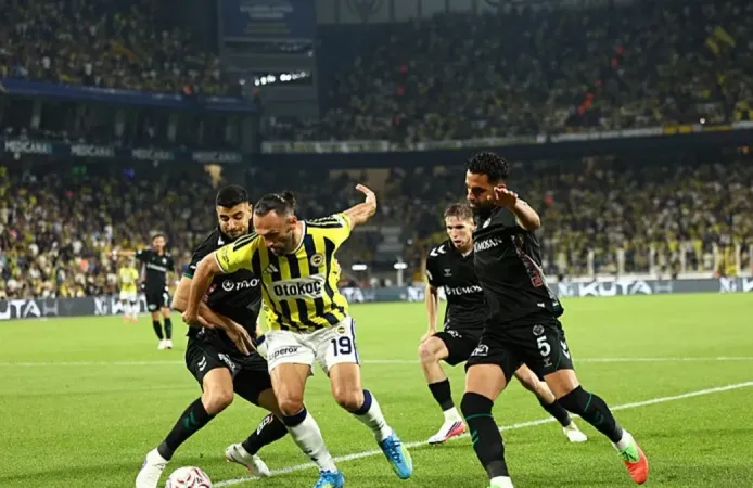 Fenerbahçe-Konyaspor karşılaşmasında tartışma yaratan penaltı kararı!