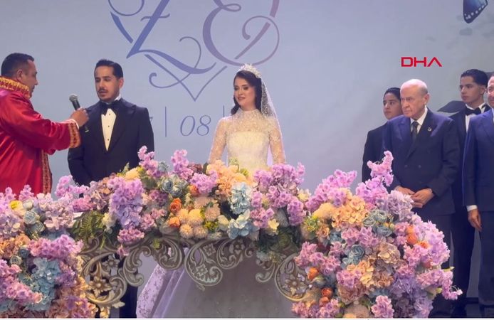 Devlet Bahçeli, MHP Ankara İl Başkanı Alparslan Doğan'ın oğlunun nikah şahidi oldu