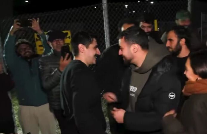 Tahliye olan Deniz Göktaş’ı ailesi ve arkadaşları karşıladı; işte o anlar!