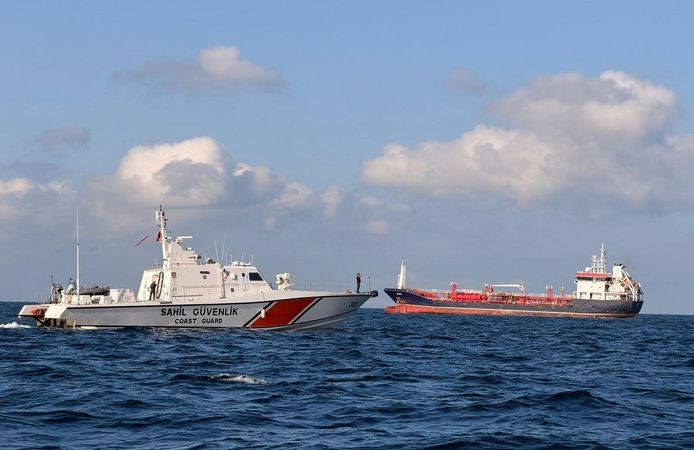 Silivri açıklarında batan gemi için arama kurtarma çalışmaları sürüyor
