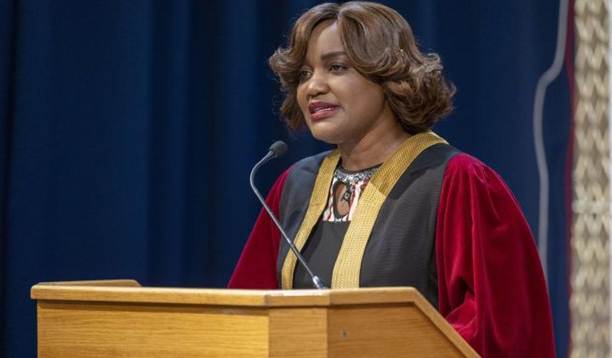 Edinburg Üniversitesinin ilk siyahi kadın rektörü: İnsanlar zeki olmadığınızı varsayıyorlar