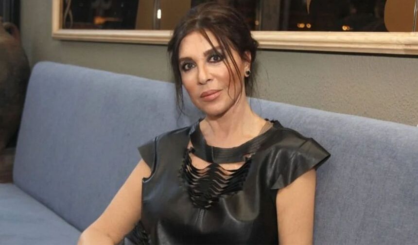 Tatil sezonunu açan Nebahat Çehre, siyah mayosuyla güneşin tadını çıkardı