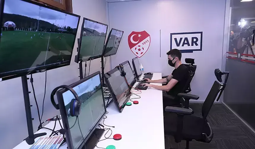 Beşiktaş-Galatasaray derbisinin VAR hakemi belli oldu