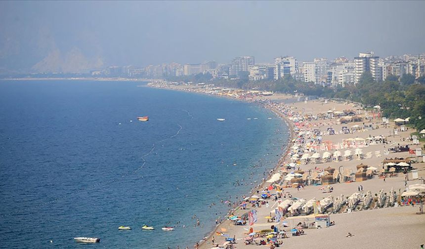 Antalya'da yeni turist rekoru kırıldı