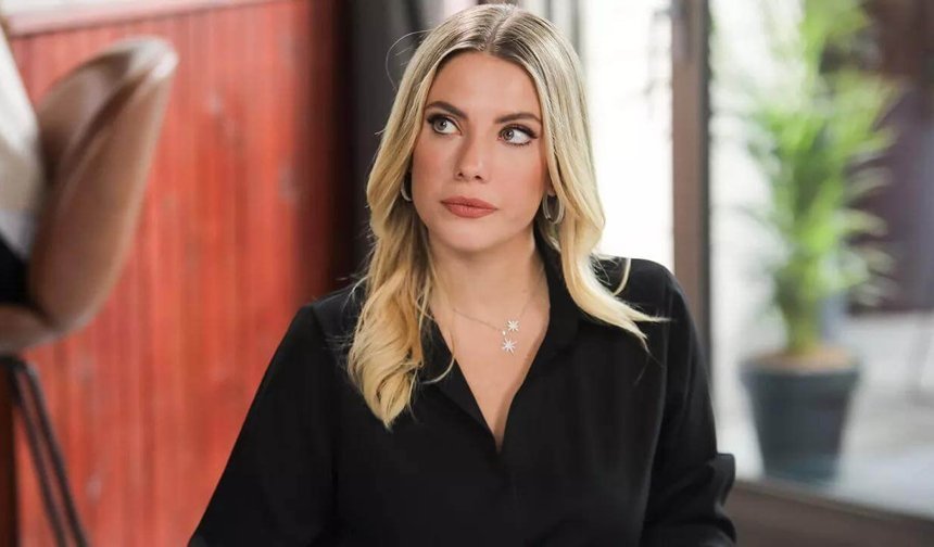 Eda Ece kızı Mina İpek'in yüzünü gösterdi!