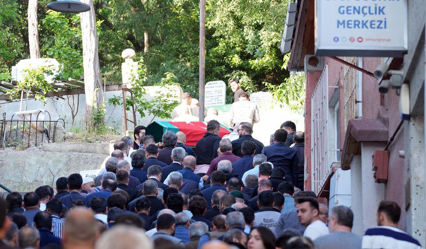 Eyüpsultan'da öldürülen okul müdürü son yolculuğuna uğurlandı