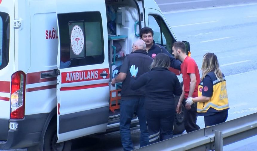 Bağcılar'da kamyonet işçi servisine çarptı:  5 yaralı