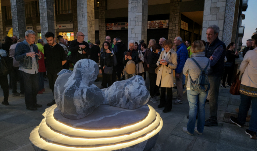 Furkan Depeli’nin birinci seçilen ‘Dikatomi’ isimli heykel projesi İtalya sokaklarında